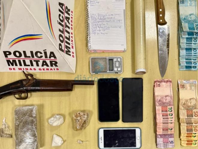 Operação policial no bairro Iguaçu, em Ipatinga, resulta na prisão de quatro suspeitos por tráfico de drogas