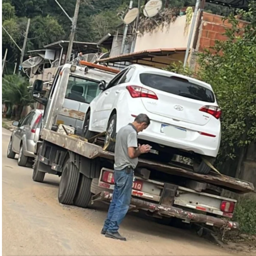 Dois jovens são presos em Coronel Fabriciano por suspeita de receptação de veículo roubado